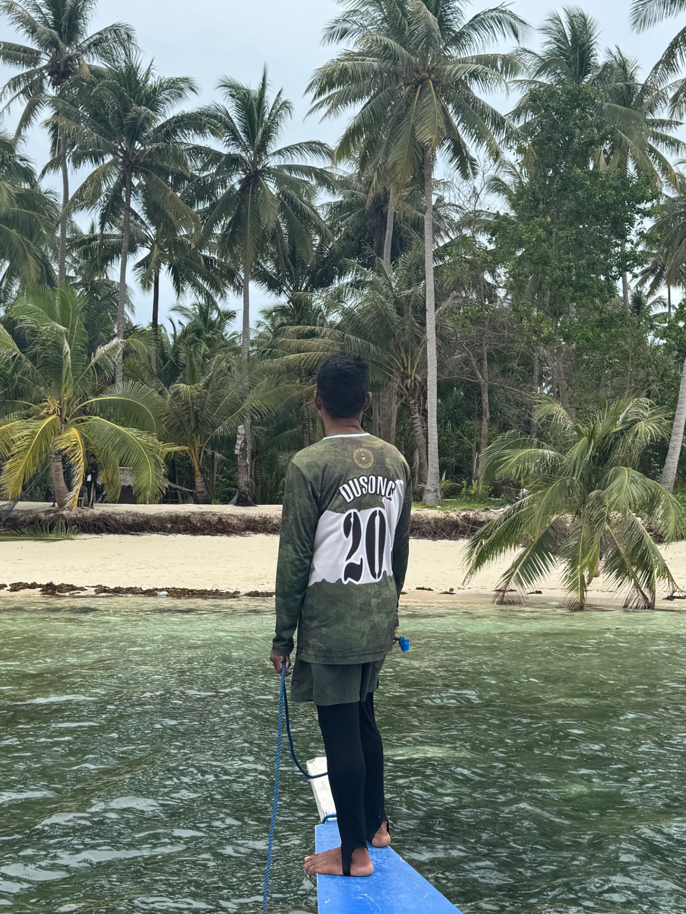 Tropisch eiland met boot